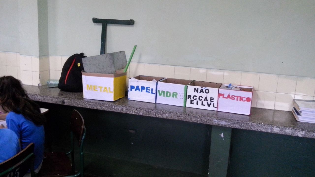 Coleta_de_lixo_na_escola_-_foto_8